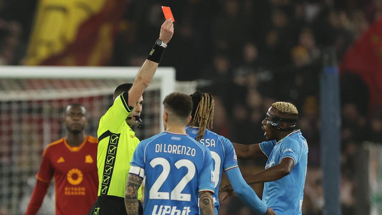 Colombo arbitra Napoli-Roma! Tre anni fa lasci&ograve; gli azzurri in 9 all'Olimpico