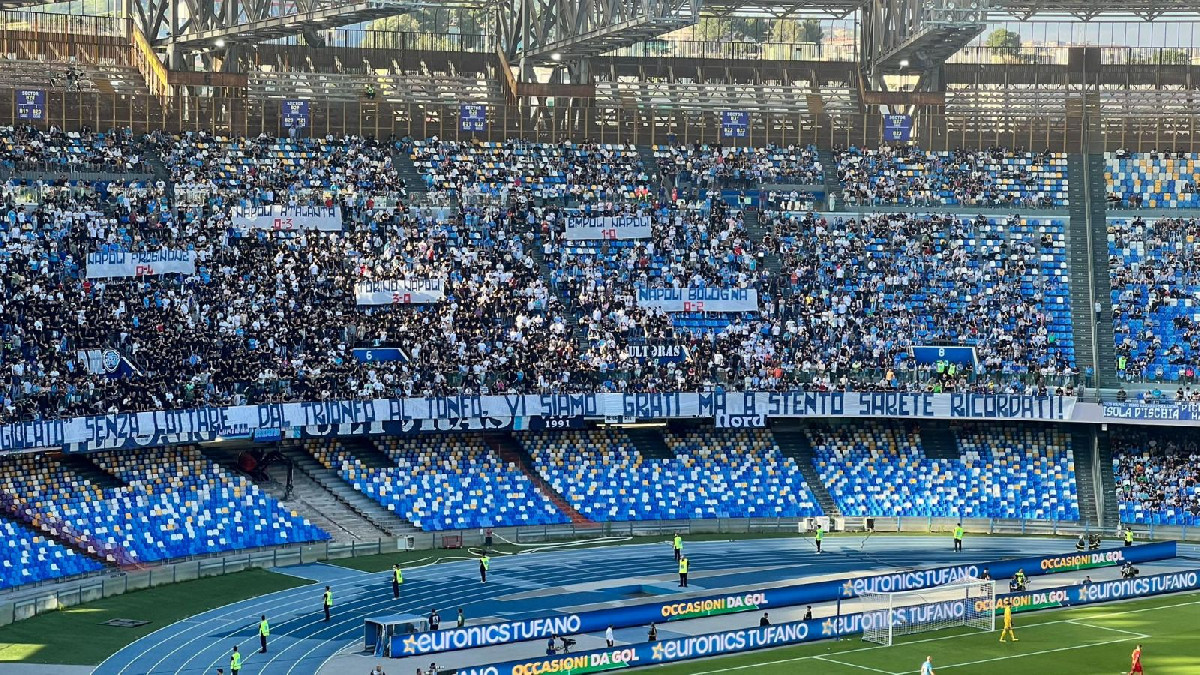 Coreografia Curva B: "C'era Un Titolo Da Onorare Ma Avete 'giocato ...