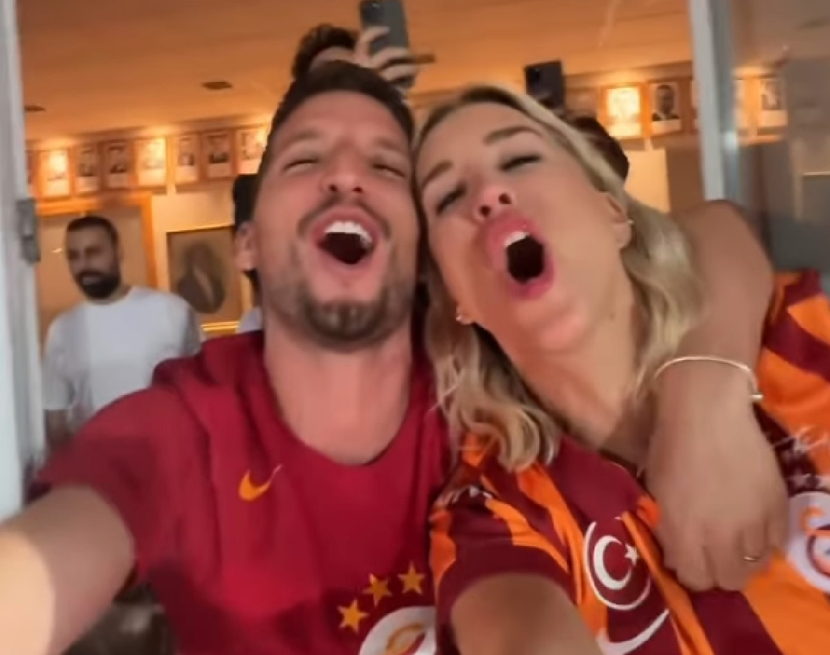 Mertens vince lo scudetto in Turchia, sua moglie Kat scoppia in lacrime | VIDEO
