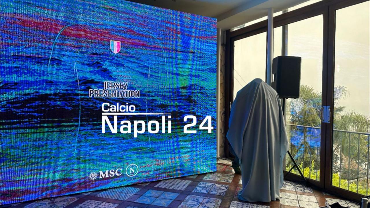 Nuova maglia Napoli, spunta un'ipotesi sui social | FOTO