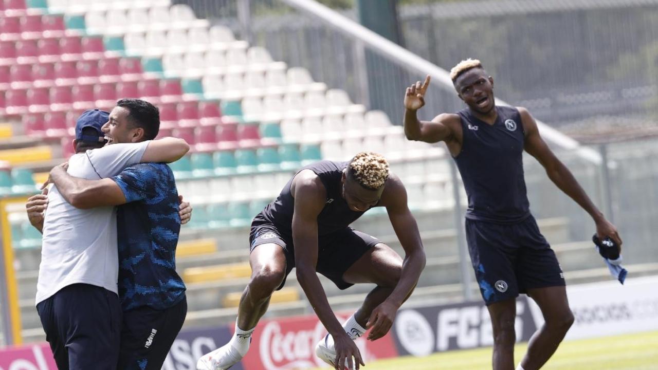 Highlights allenamento Napoli, gara di tiri: Osimhen on fire, Rafa Marin cecchio | VIDEO