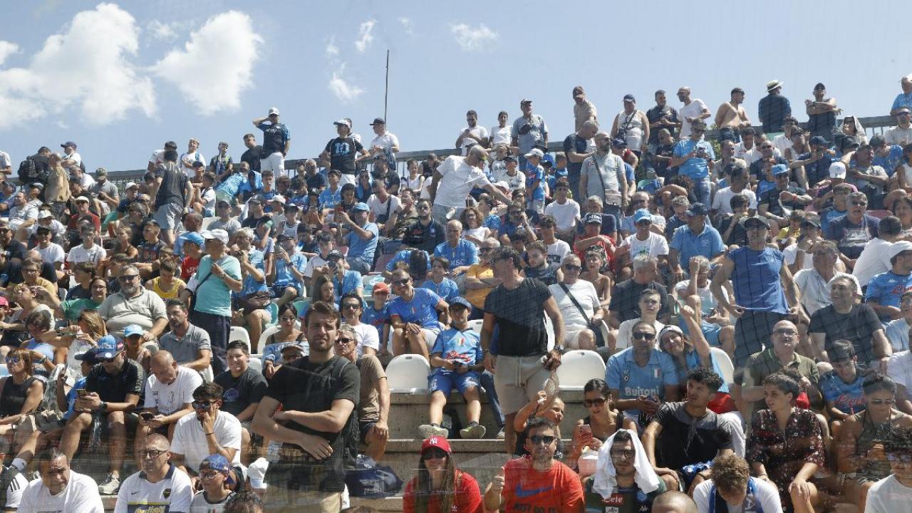 Tifosi a Castel di Sangro: "Napoli mai così vicino! Calciatori pazienti e disponibili, c'è un grande clima"