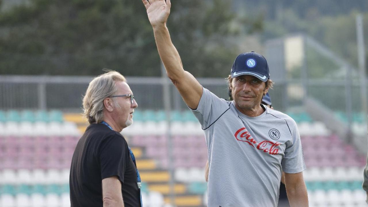 Termina il ritiro estivo, il messaggio di Conte ai tifosi del Napoli: "Grazie, adesso si inizia..." | FOTO