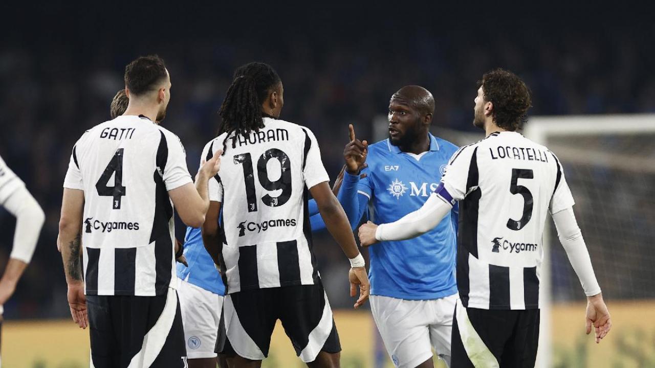 Mercato Napoli, intreccio in difesa con Milan e Juventus: tutti i giocatori coinvolti