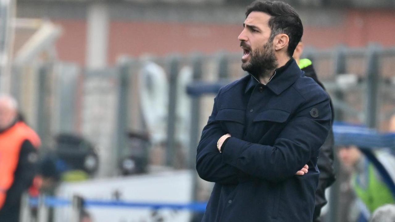 "Ha fiutato il pericolo e si nasconde". Scelta inusuale di Fabregas prima di Napoli-Como: cosa &egrave; accaduto