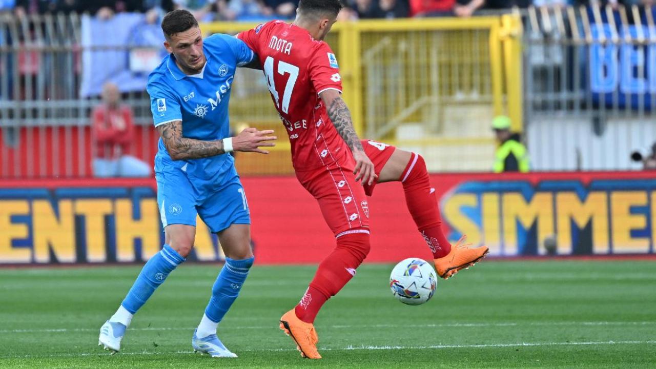 Napoli pronto ad una coppia di centrali spagnola? Rafa Marin vuole tornare anche se il Villarreal pu&ograve; riscattarlo