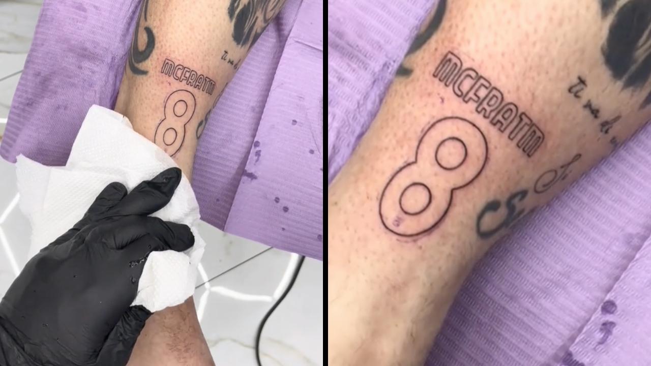 Incredibile a Napoli: un tifoso si tatua...McFratm! | VIDEO