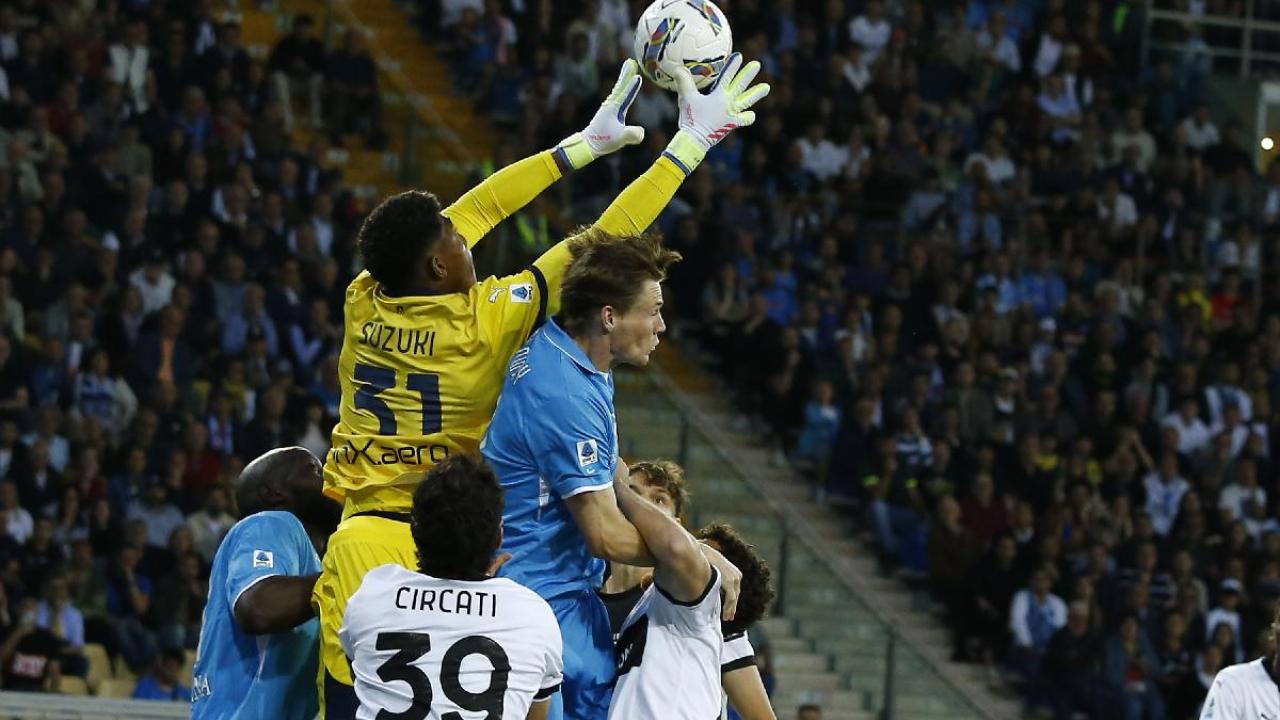 Calciomercato Napoli: Suzuki resta un osservato speciale. C'è da battere la concorrenza di tre club