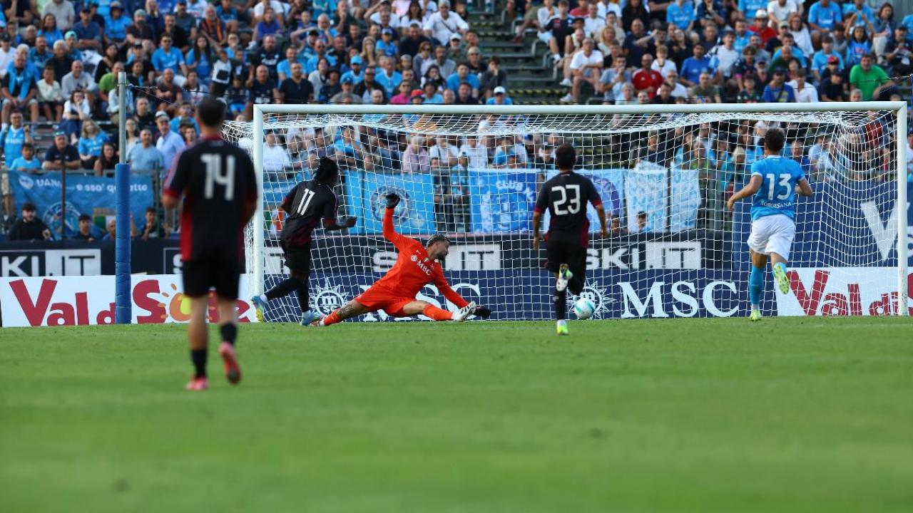 Arezzo, Varela: "Il Napoli è fortissimo, siamo stati molto fortunati. Si è visto subito una cosa..."