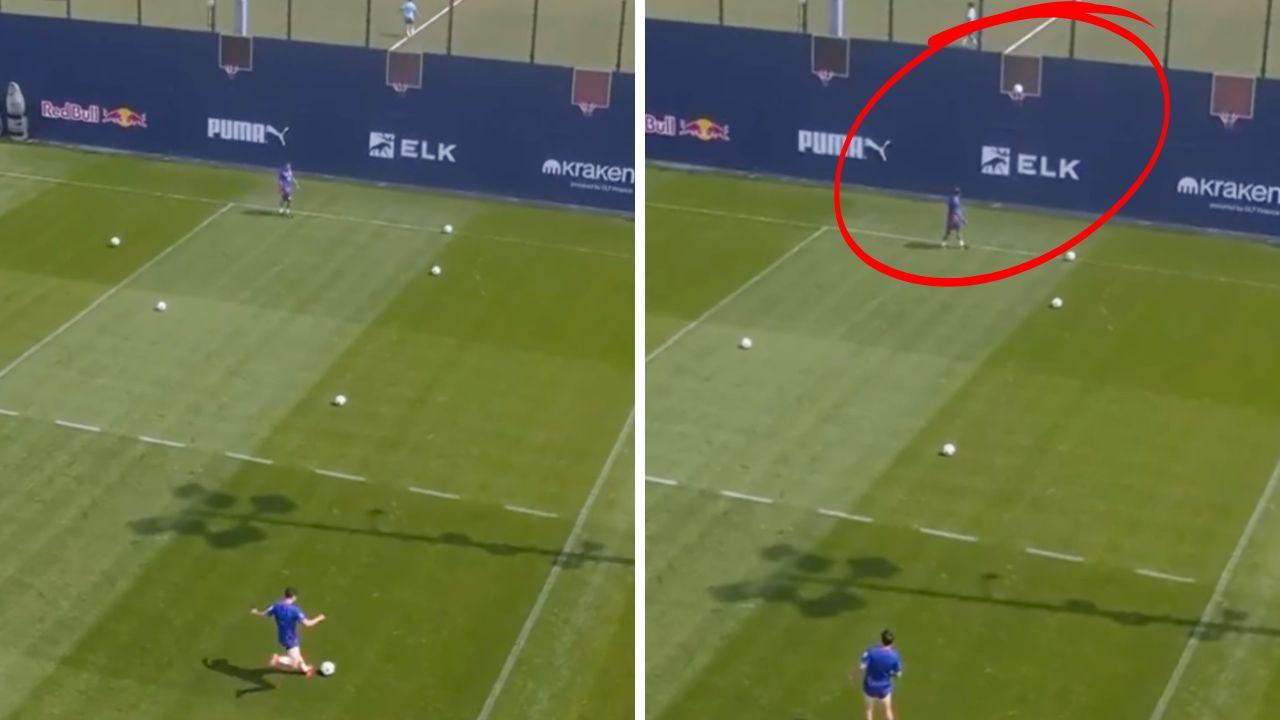 Elmas riesce a fare canestro con i piedi, giocata pazzesca in allenamento | VIDEO