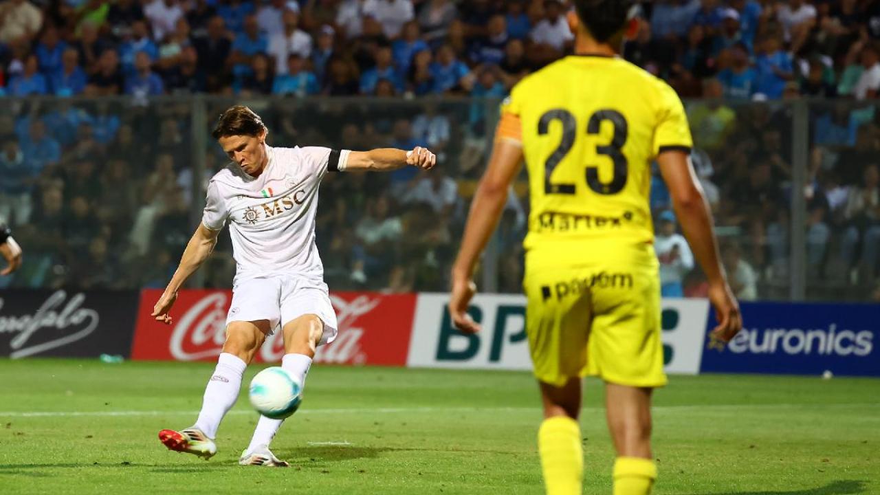 Repubblica - Conte, prove di 4-4-1-1: cos&igrave; McTominay e De Bruyne possono coesistere