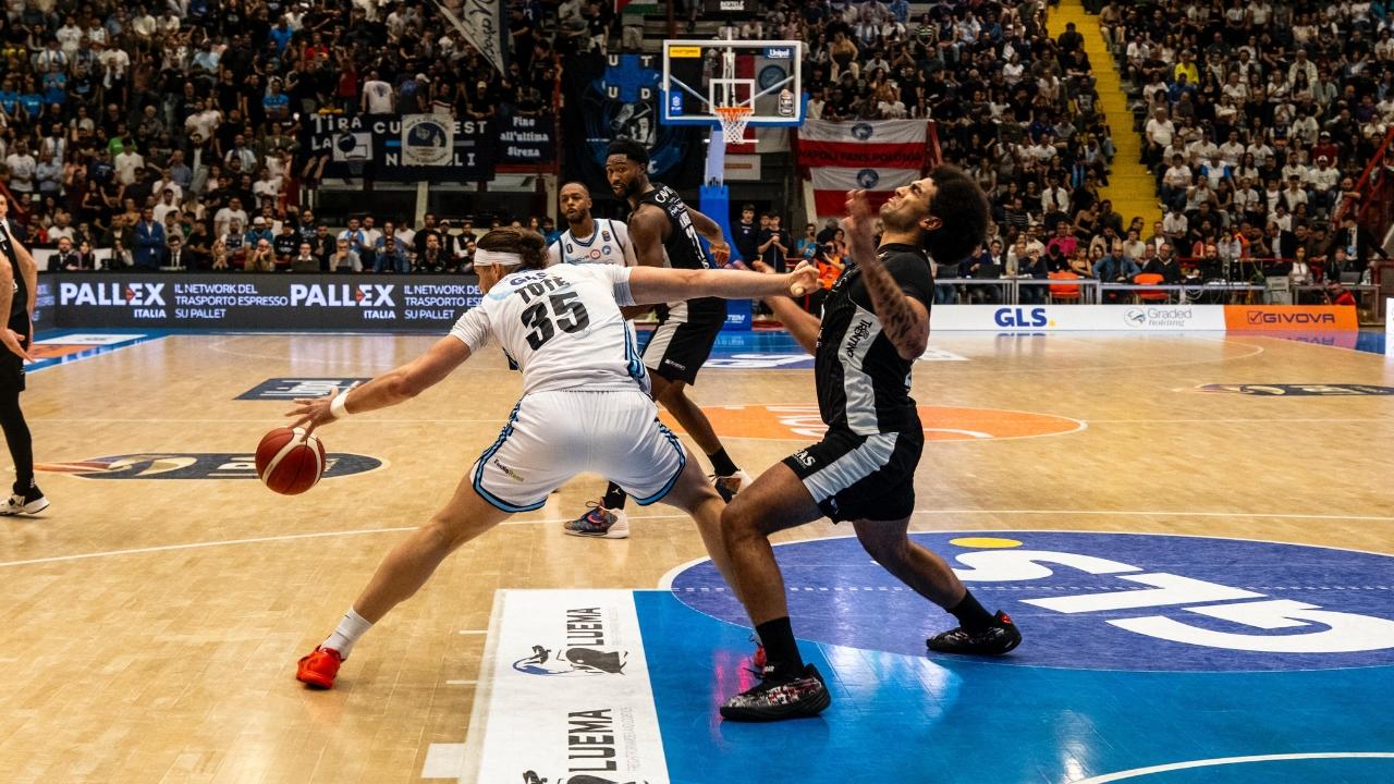 Napoli Basket, coach Magro accoglie Bolton-Croswell. E ci sono altri rinforzi in arrivo