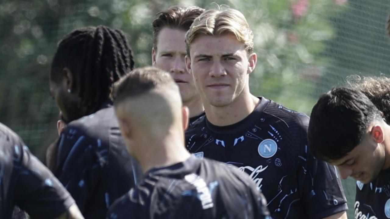 Sportmediaset - Napoli-City, la notte degli ex: Conte sfida Guardiola con De Bruyne e Hojlund