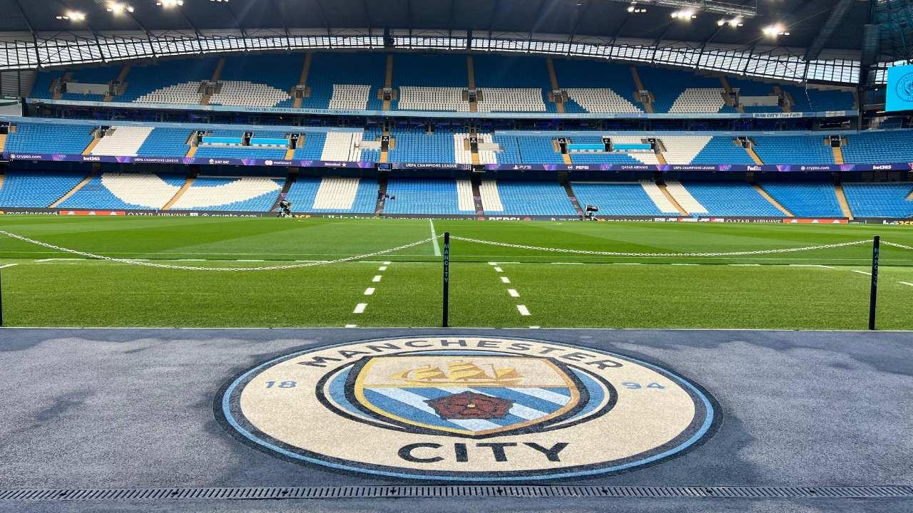 "Cento punti di penalizzazione non bastano!": l'ex stella del calcio inglese punta il dito contro il Manchester City
