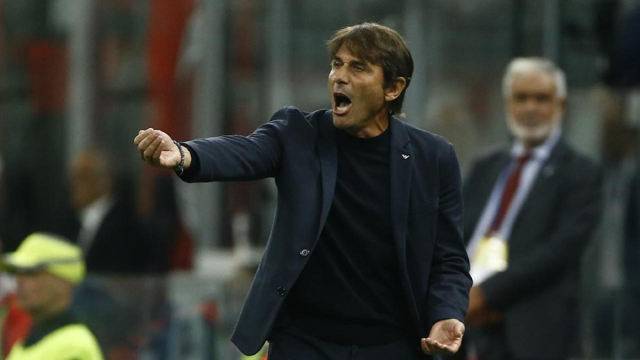 Milan-Napoli 2-1, triplo cambio per Conte: dentro Lucca, Elmas e Neres