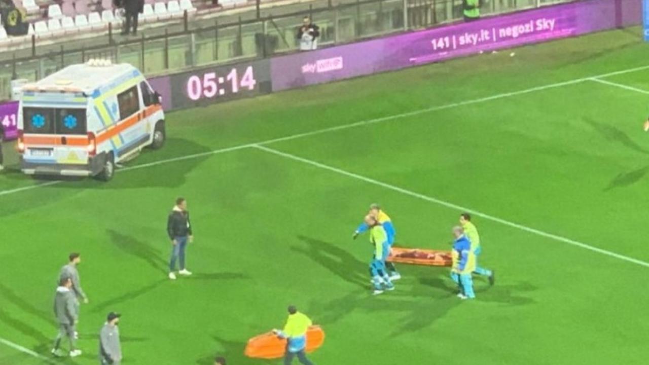 Attimi di panico in Salernitana-Crotone: Villa perde i sensi, corsa in ospedale