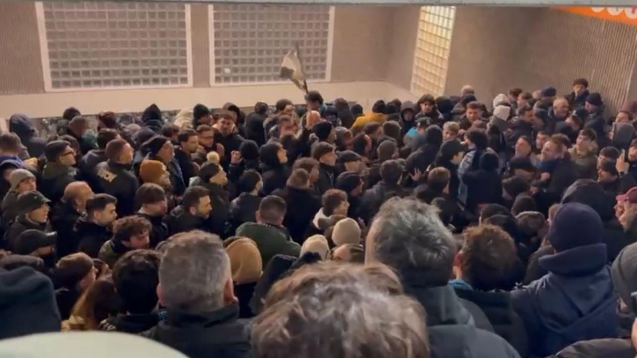 Roma-Napoli 0-1, delirio azzurro nel settore ospiti: la festa al fischio finale &egrave; da brividi | VIDEO CN24