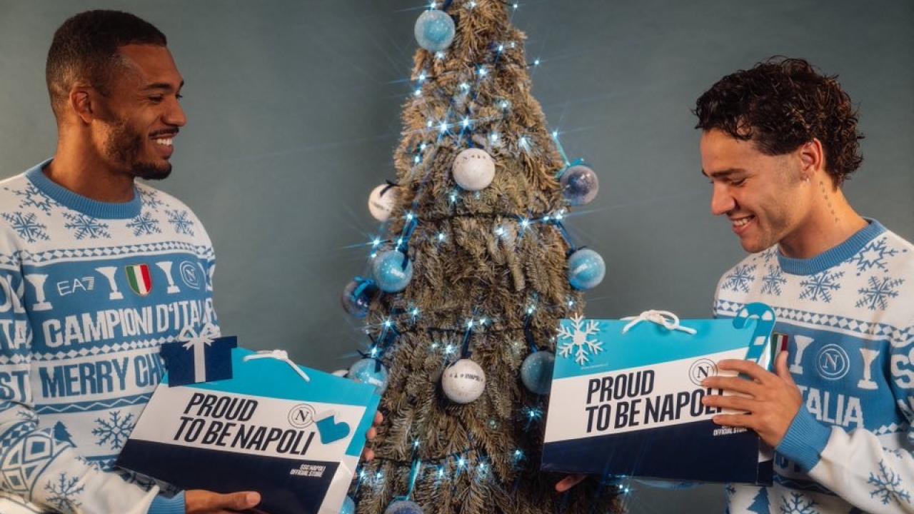 SSC Napoli, gli auguri di Natale: "Il regalo pi&ugrave; bello &egrave; un sorriso da condividere" | VIDEO