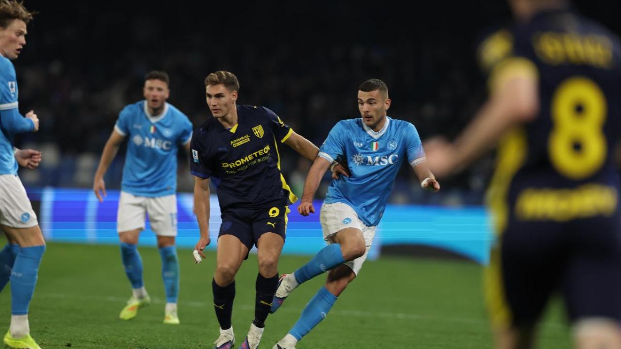 Parma-Napoli: la doppia soluzione di Cuesta per sostituire lo squalificato Pellegrino