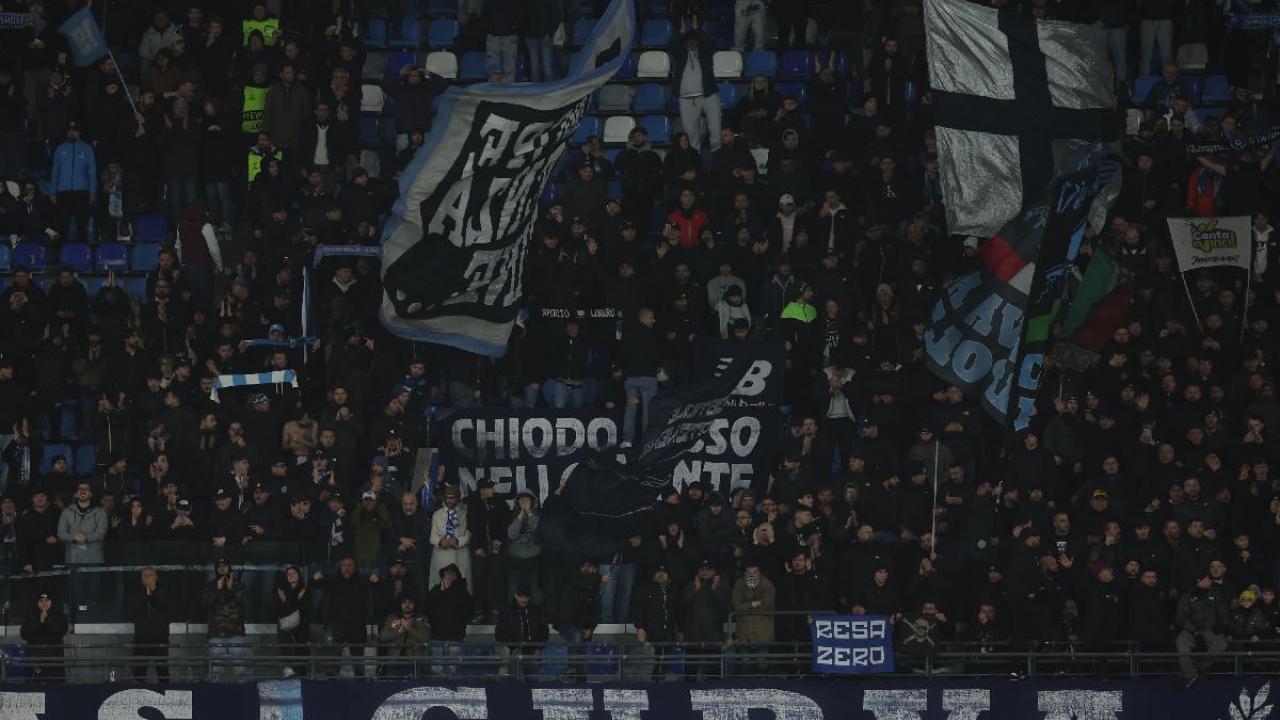 Il Mattino critica: "Vedere mezzo Maradona andarsene al gol di Joao Pedro, a 10' dalla fine, non fa onore a questa citt&agrave;"