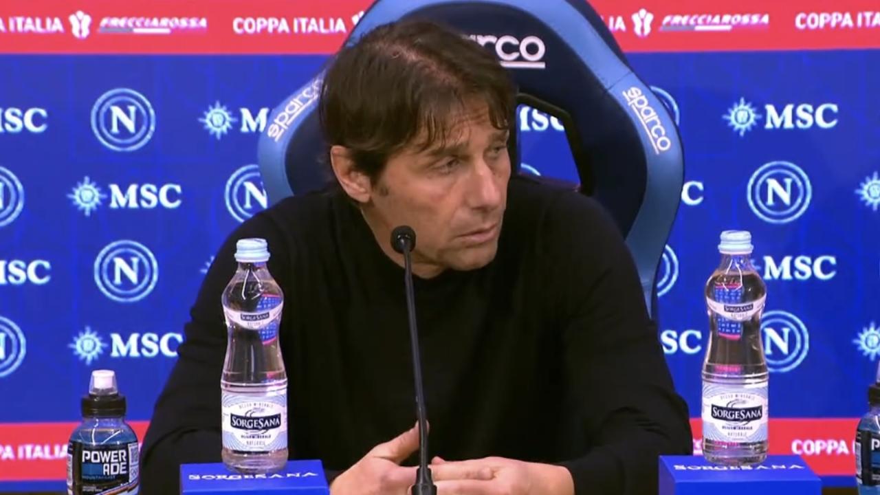 Conte in conferenza: "Sarò sempre grato a De Laurentiis, sa da un mese il mio pensiero. Ho promesso che Napoli lotterà anche senza di me"