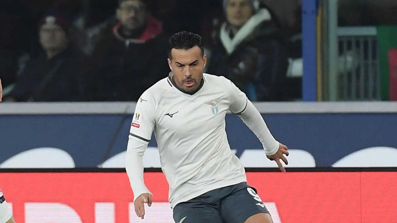 Bologna-Lazio, che guaio per Sarri! Pedro fuori in barella, l'hanno portato in ospedale