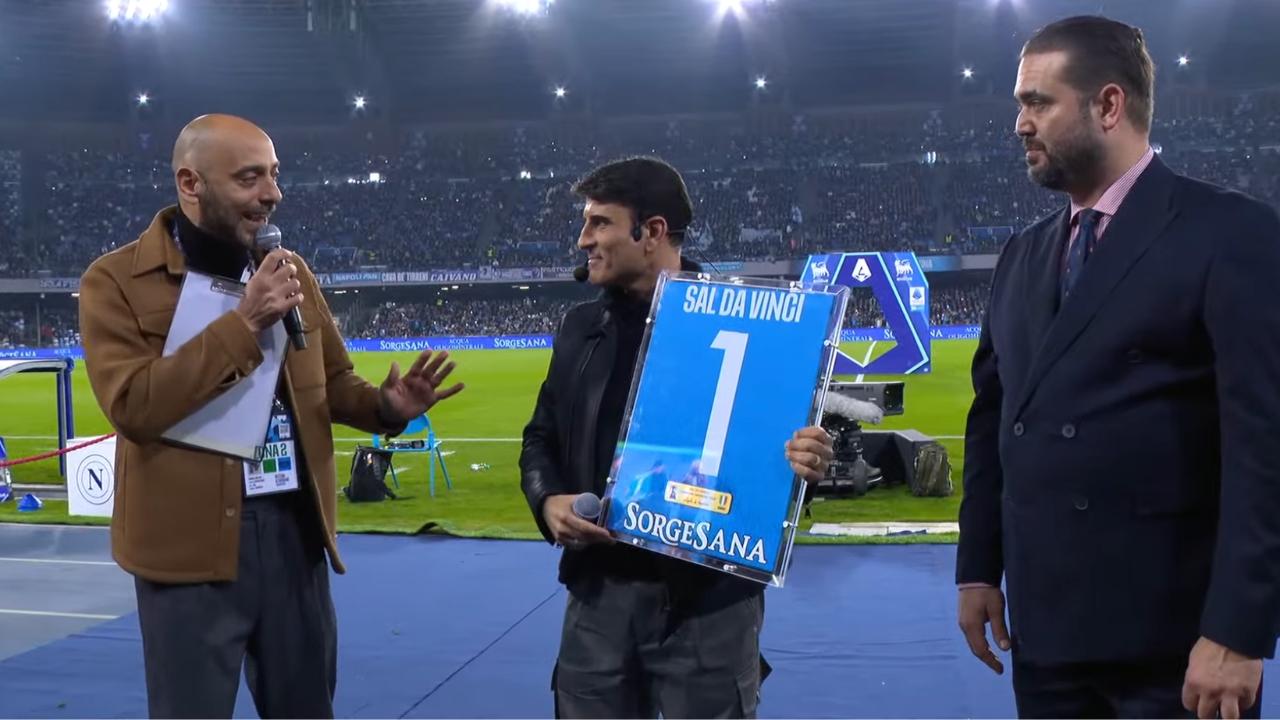 Napoli-Torino, canta Sal Da Vinci: regalo speciale per il vincitore di Sanremo | FOTO