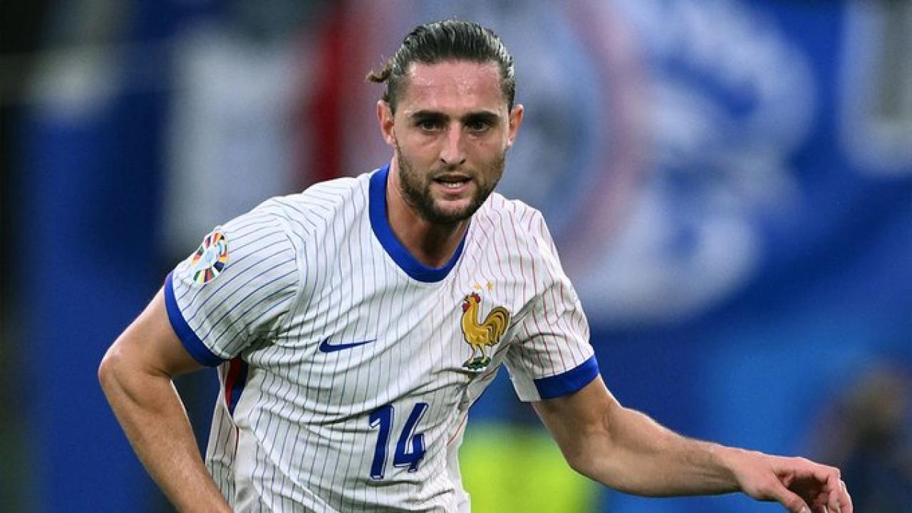 Infortunio Rabiot Milan in ansia in vista del Napoli: botta al ginocchio con la Francia