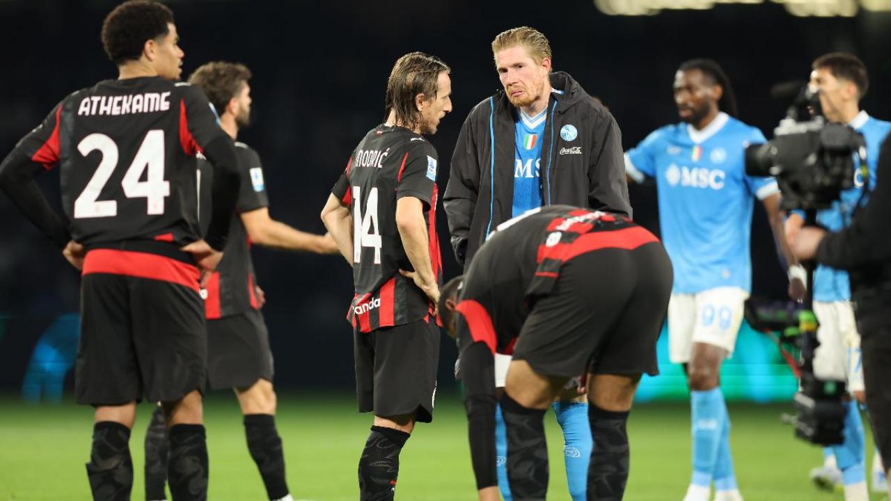 Colloquio Modric-De Bruyne dopo Napoli-Milan: il saluto tra le sue <i>superstar</i> | FOTO CN24