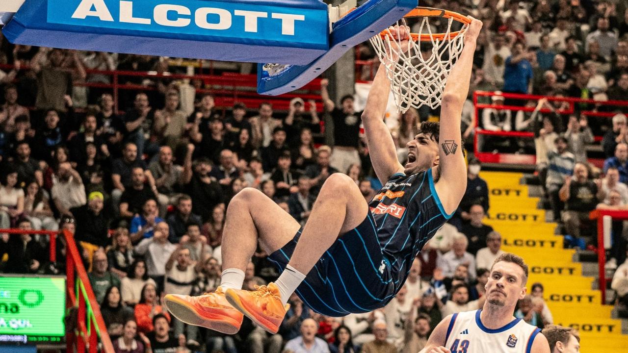 Guerri Napoli Basket, Caruso a CN24: "Vittoria dedicata al piccolo Eugenio, ci ha caricato tantissimo! Con coach Repesa &egrave; cambiata una cosa" | VIDEO