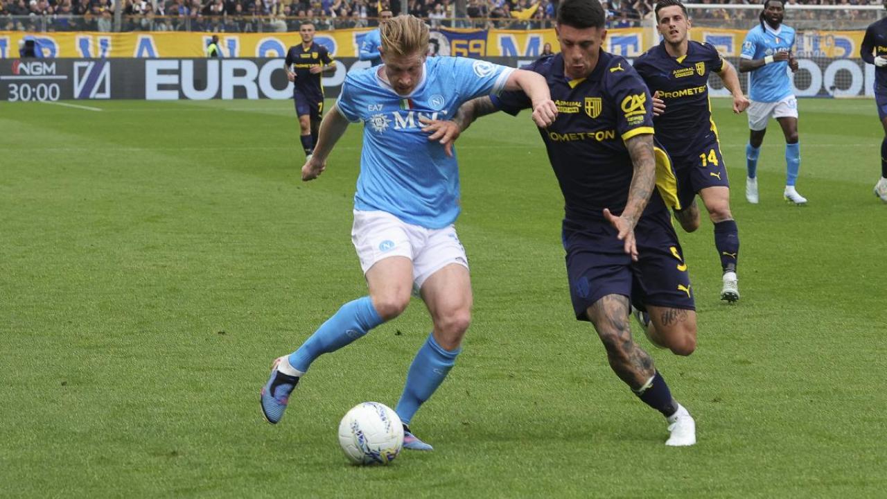 Gazzetta - De Bruyne rester&agrave; a Napoli a prescindere che in panchina ci sia Conte o un altro