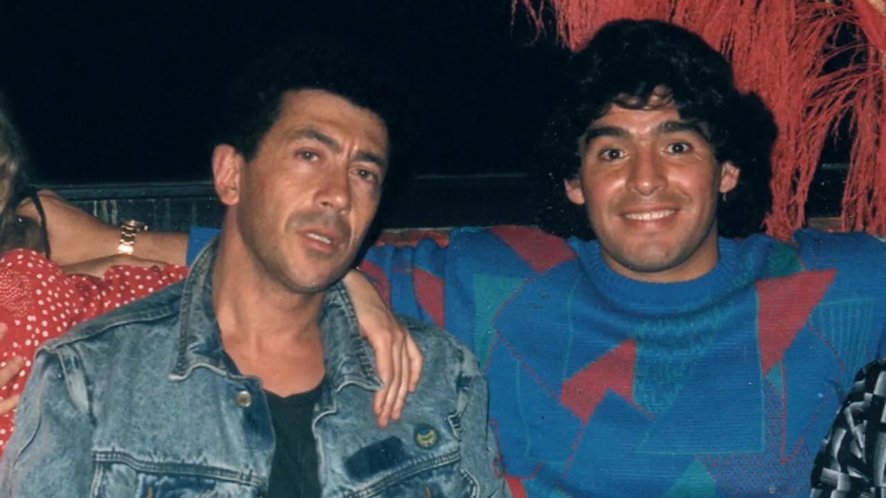 Bennato da brividi su Maradona: "Non lo vidi pi&ugrave; nel ristorante, and&ograve; a distribuire 50mila lire a tutti"