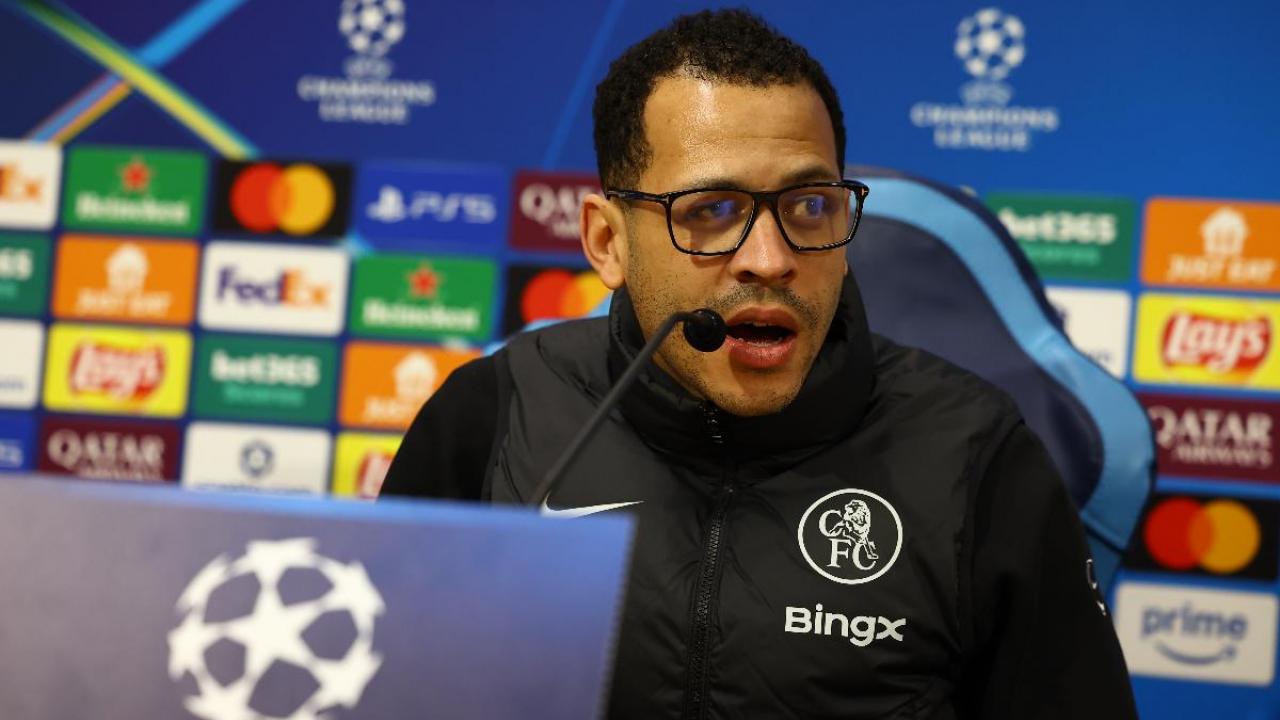 Chelsea, salta la panchina: esonerato Rosenior. Crisi nera per l'ultima avversaria del Napoli in Champions League