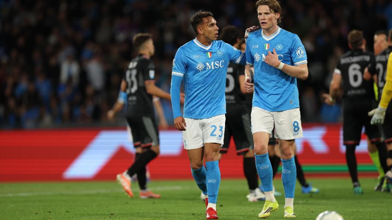 Scotto: "Avete notato questa cosa nell'esultanza di McTomiay, De Bruyne e Alisson?"