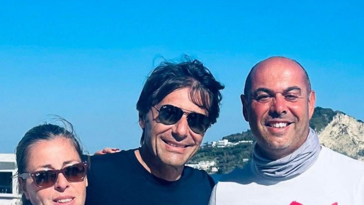 Antonio Conte si gode la giornata di relax a mare: svelato il posto | FOTO