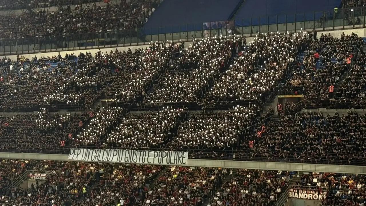Dura protesta dei tifosi per il caro biglietti di Milan-Juventus