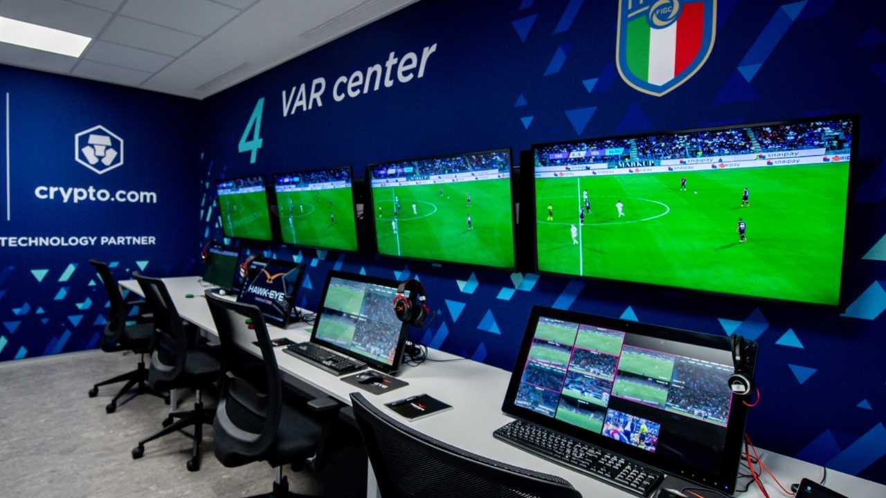 Dal VAR alle perdite di tempo: tutte le nuove rego