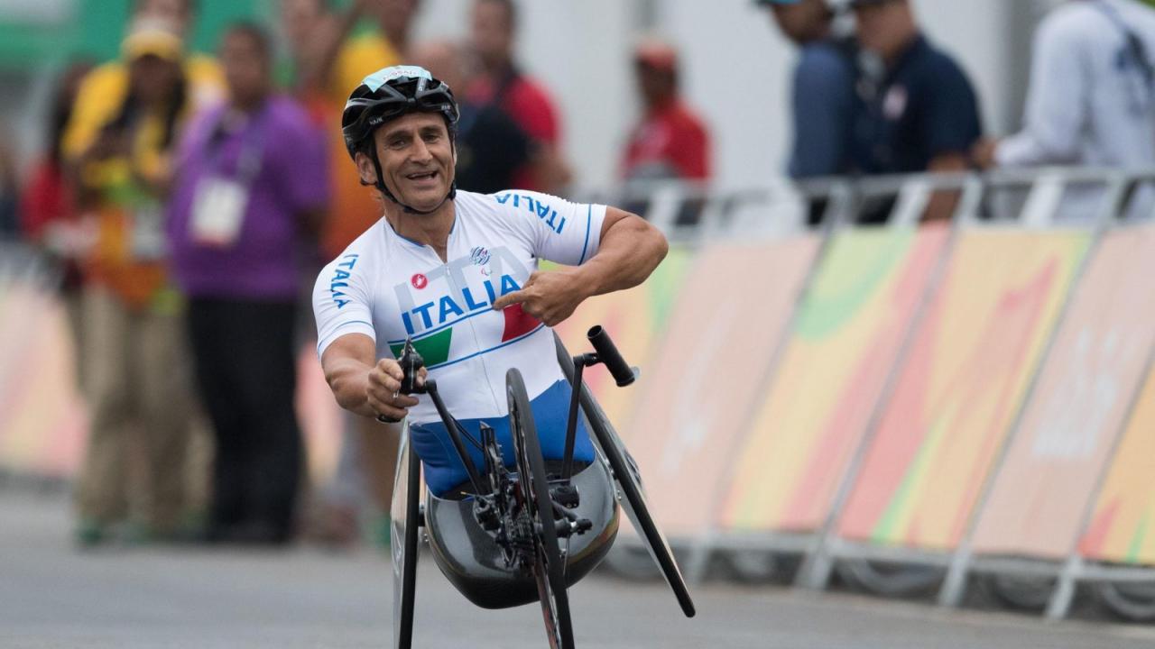 &Egrave; morto Alex Zanardi. Sulla citt&agrave; di Napoli disse: "L&igrave; ho imparato la civilt&agrave; del sorriso"