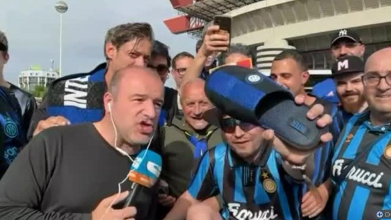 Serie A, lo sfott&ograve; dei tifosi dell'Inter per lo Scudetto: "L'abbiamo vinto in ciabatte!" | VIDEO
