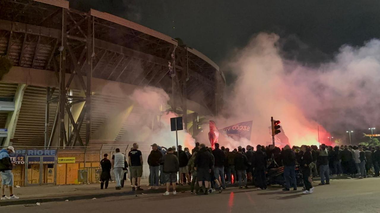Ultras Napoli, ecco cos'&egrave; successo a fine partita fuori allo stadio | VIDEO