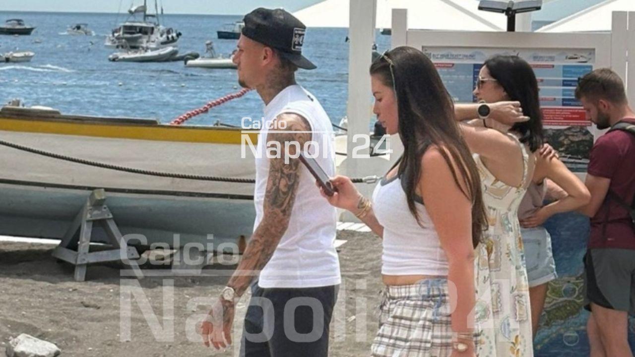 Noa Lang festeggia lo scudetto col Galatasaray in vacanza a Positano! | FOTO
