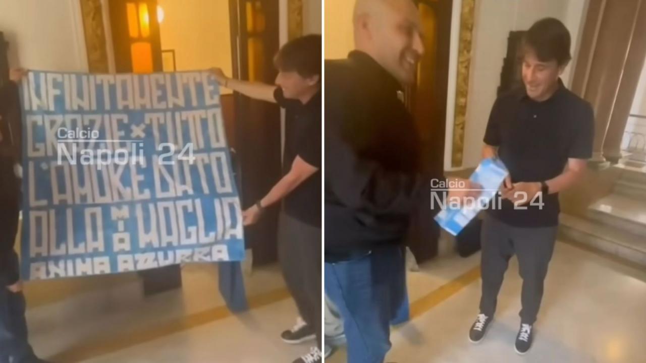 Regalo <i>d'addio</i> per mister Conte! La reazione dell'allenatore del Napoli spiazza: "Bellissimo" | VIDEO CN24