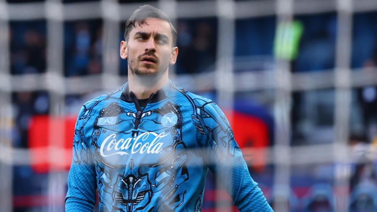 Gazzetta - Il Napoli vuole affiancare Kovar a Meret. C'&egrave; una short list per il terzino destro