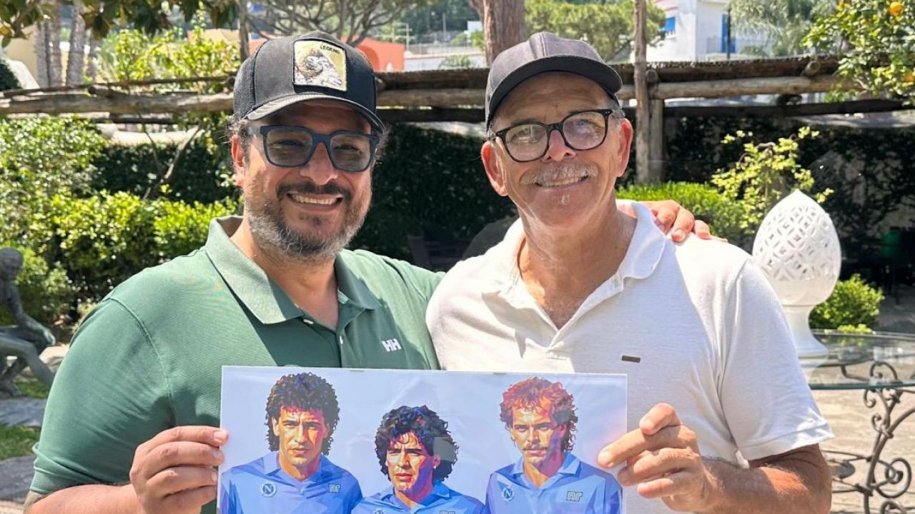 Il Club Napoli Isola d'Ischia incontra i miti del passato: ad Alemao e Careca le opere pop dell'artista Mikelart | FOTO