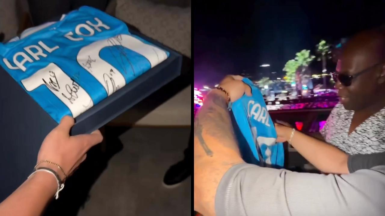 Carl Cox suona a Napoli e riceve uno splendido regalo da John De Laurentiis | VIDEO