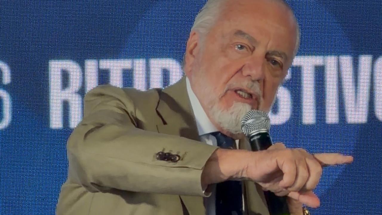 "Ha fiducia nell'amico Allegri". Gazzetta: perch&eacute; De Laurentiis l'ha scelto senza farsi influenzare dal crollo Milan
