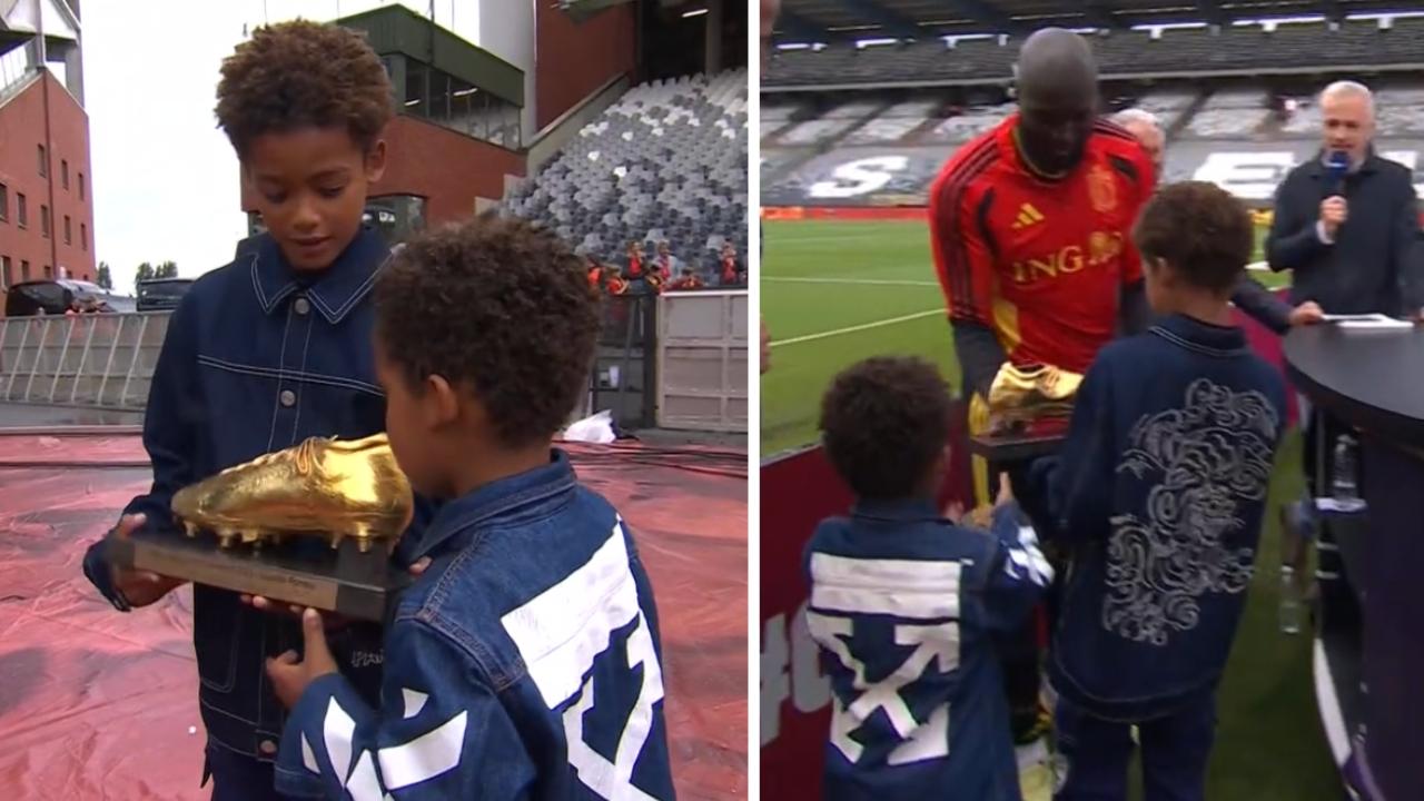 Lukaku premiato dai suoi figli con la Scarpa d'Oro: 