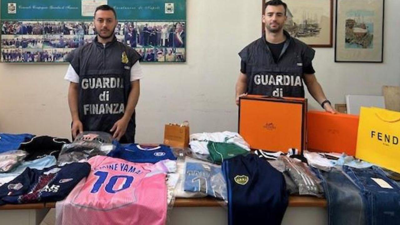 Maxi sequestro a Ponticelli: scoperte migliaia di maglie SSC Napoli contraffatte