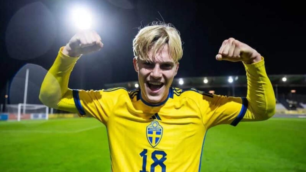 Calciomercato Napoli, chi &egrave; Lucas Bergvall: record al Mondiale ed il paragone con De Jong. Tutto sul talento 2006 del Tottenham