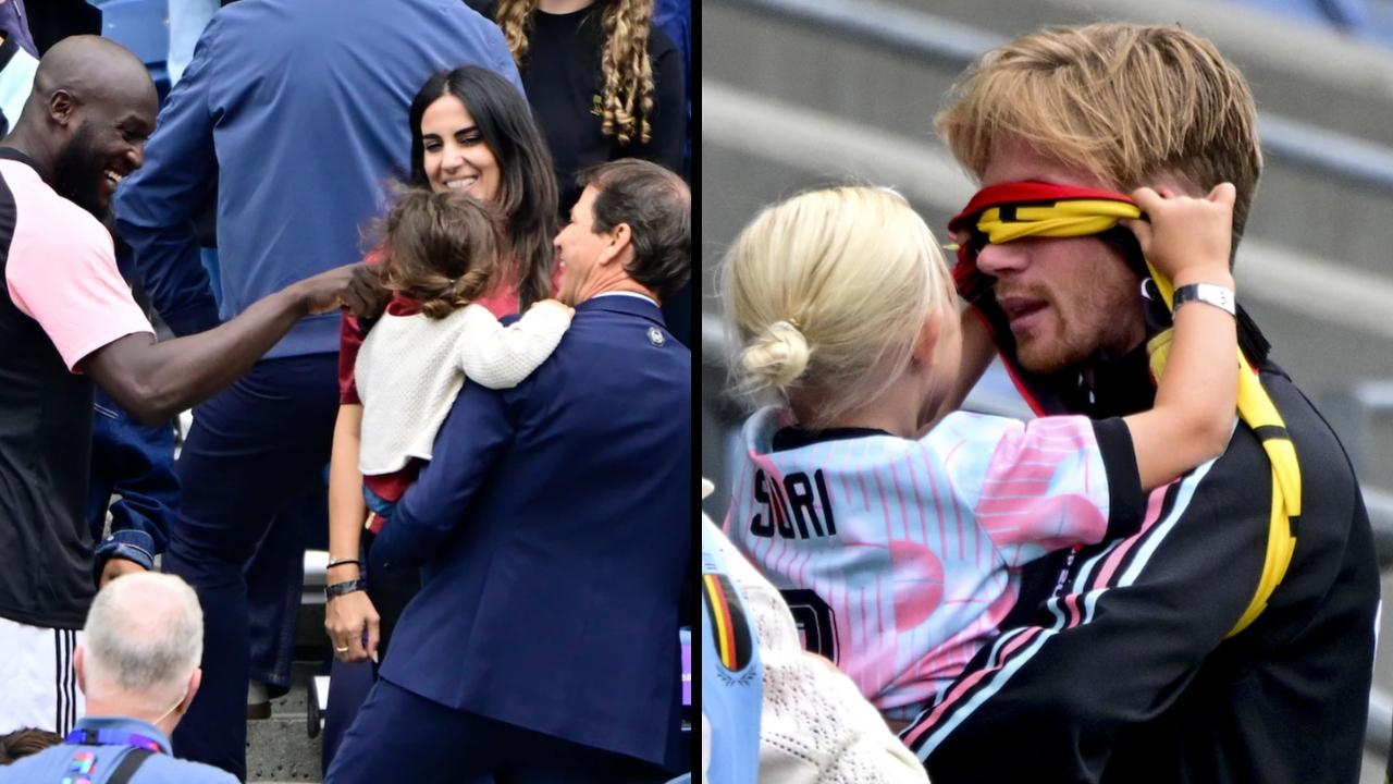 Come ha festeggiato il Belgio: De Bruyne "bendato" dalla figlia, Lukaku scherza con la famiglia Garcia | FOTO